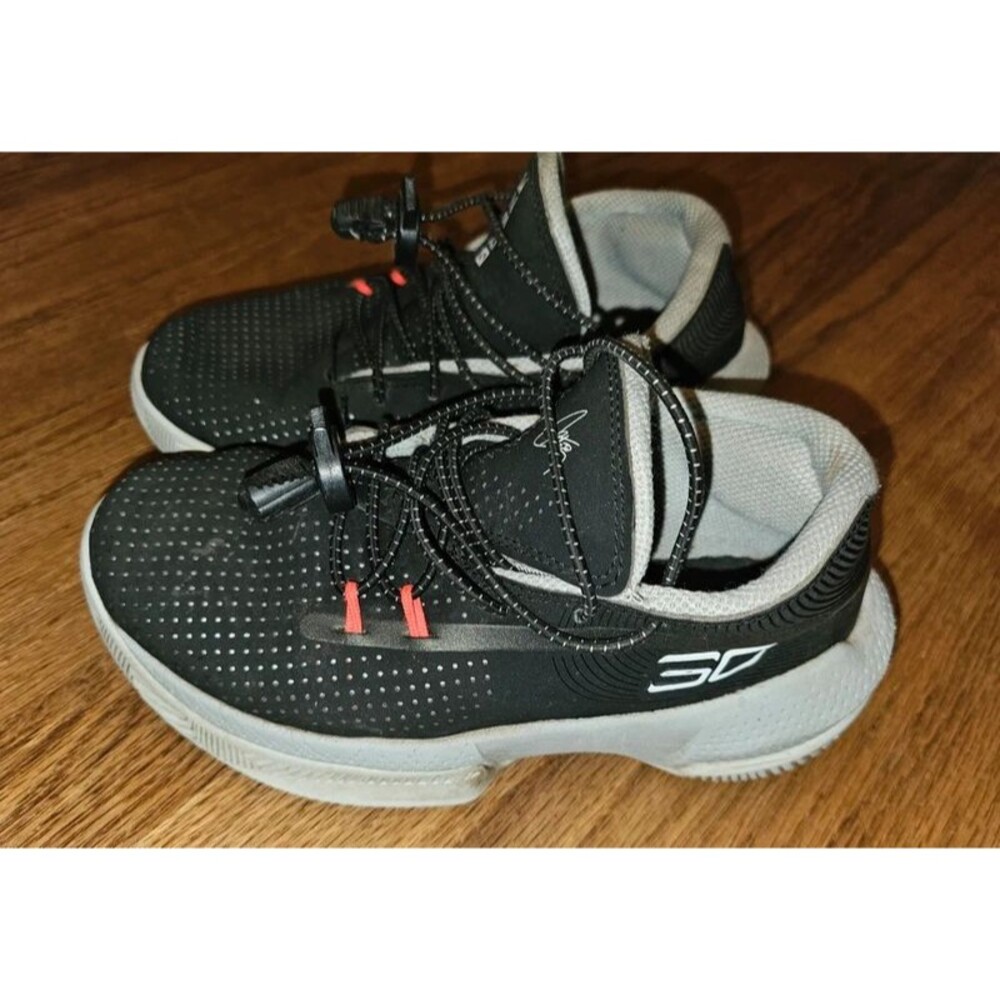 Under Armour youth Basketball shoes 1.5